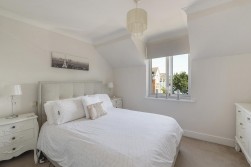 The Lakes, Larkfield, Kent