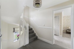 The Lakes, Larkfield
