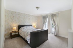 The Lakes, Larkfield