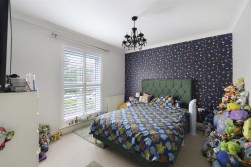 The Lakes, Larkfield