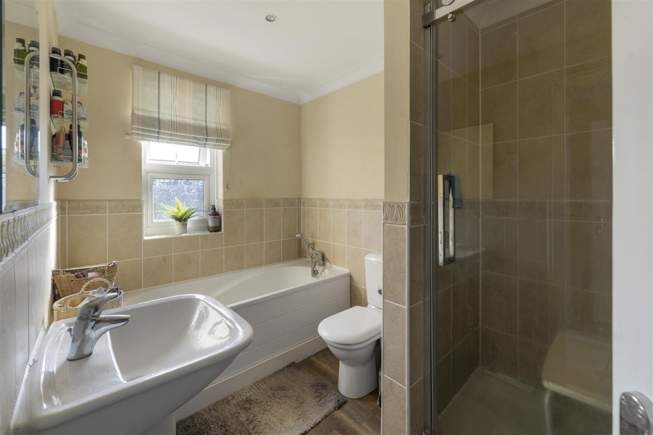 The Lakes, Larkfield