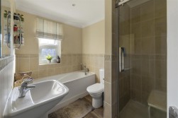 The Lakes, Larkfield