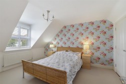 The Lakes, Larkfield