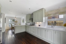 The Lakes, Larkfield