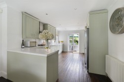 The Lakes, Larkfield