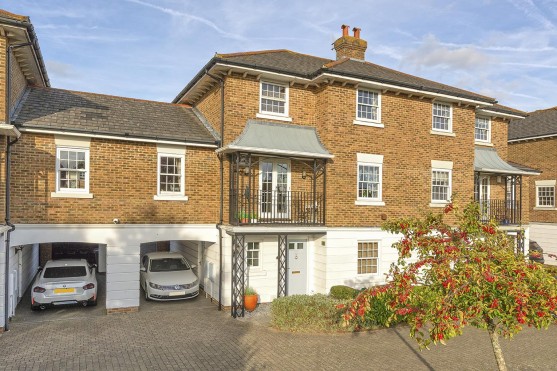 Maypole Drive, Kings Hill