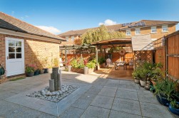 Maypole Drive, Kings Hill