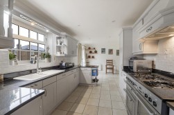 Maypole Drive, Kings Hill