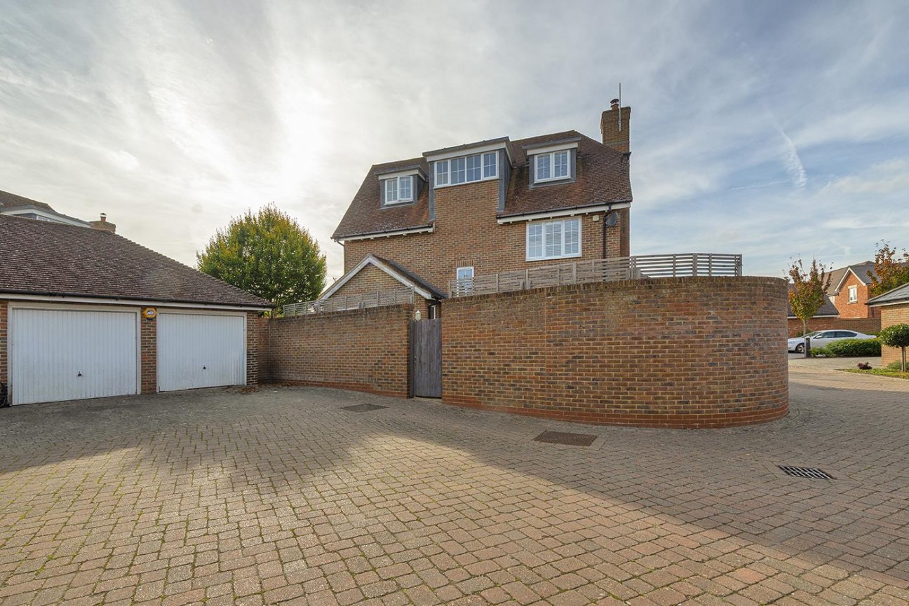 Regent Way, Kings Hill, West Malling