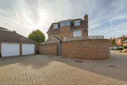 Regent Way, Kings Hill, West Malling