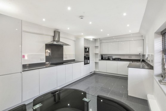 High Street, West Malling, ME19 6NA