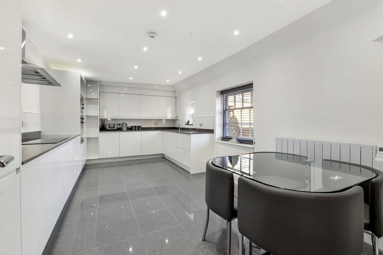 High Street, West Malling, ME19 6NA