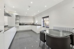 High Street, West Malling, ME19 6NA