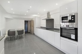 High Street, West Malling, ME19 6NA