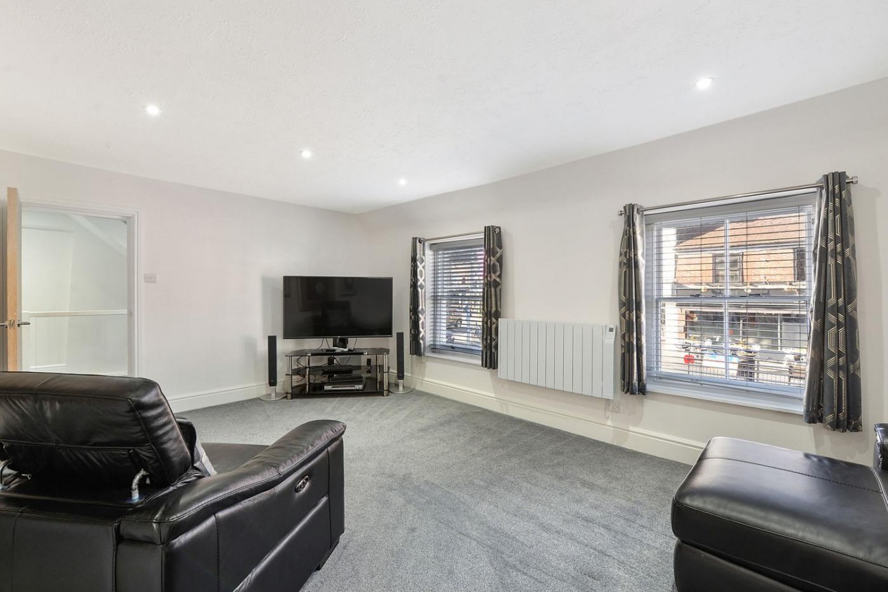 High Street, West Malling, ME19 6NA