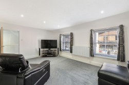 High Street, West Malling, ME19 6NA