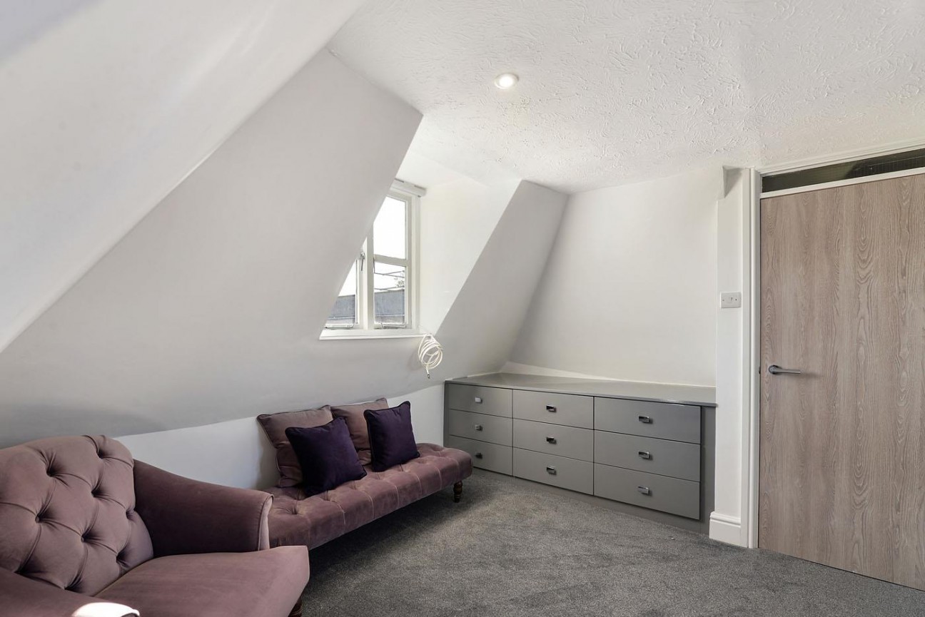 High Street, West Malling, ME19 6NA