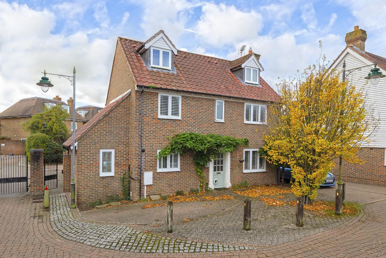 Anisa Close, Kings Hill, ME19 4EW