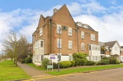 Winston Avenue, Kings Hill