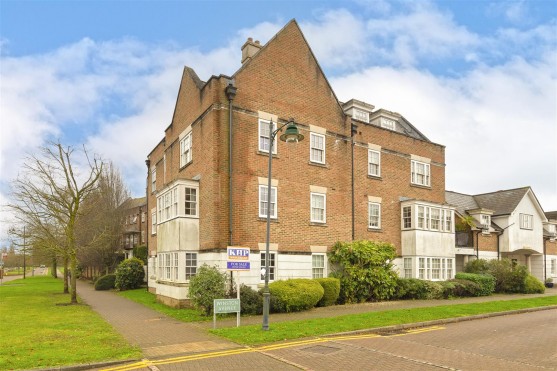 Winston Avenue, Kings Hill