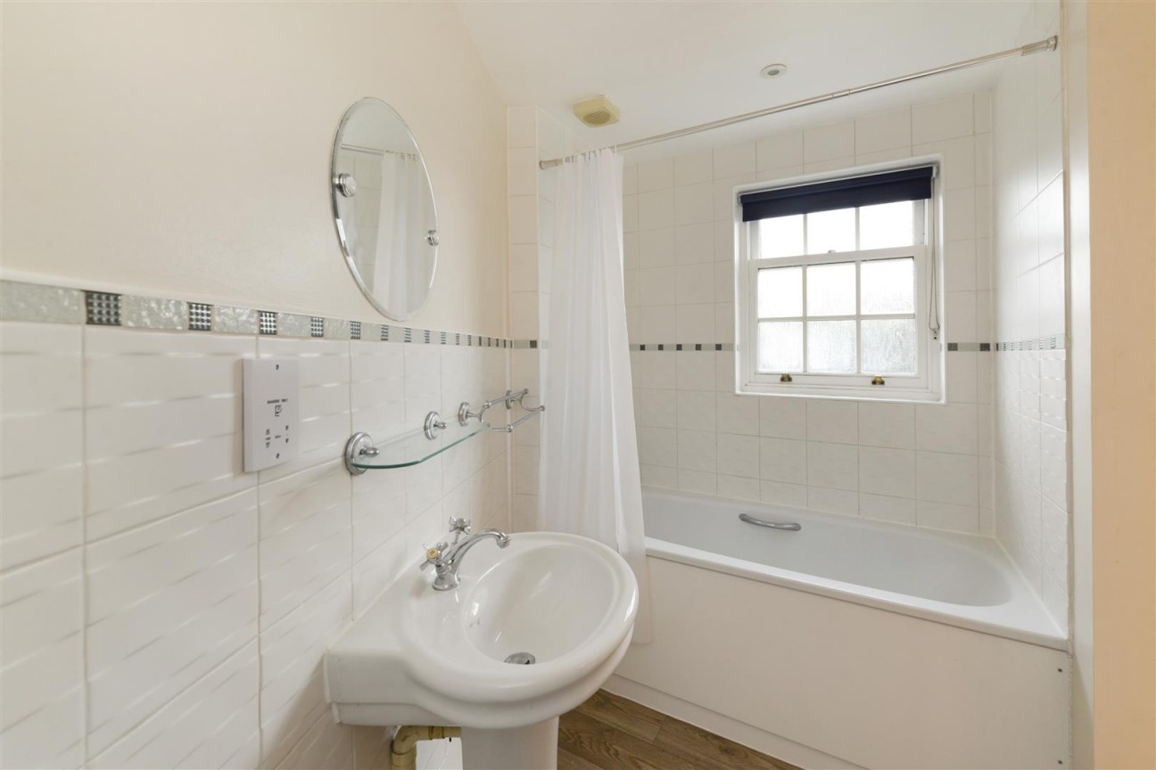 Winston Avenue, Kings Hill