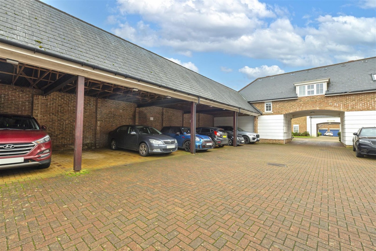 Winston Avenue, Kings Hill