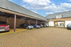 Winston Avenue, Kings Hill