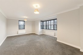 Winston Avenue, Kings Hill