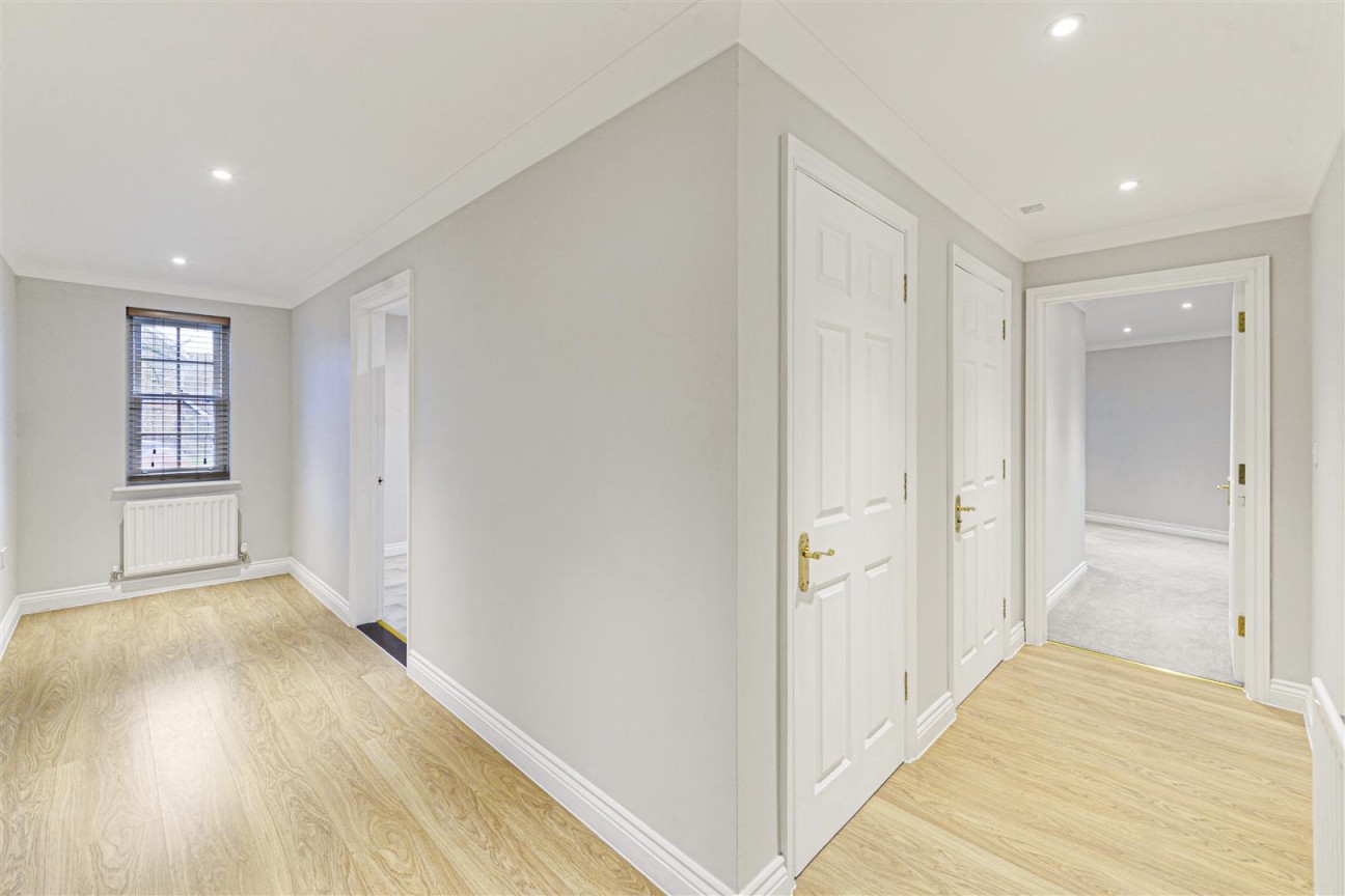 Winston Avenue, Kings Hill