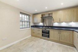 Winston Avenue, Kings Hill