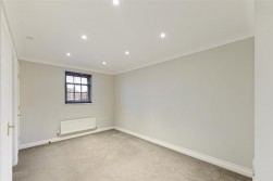 Winston Avenue, Kings Hill