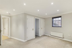 Winston Avenue, Kings Hill