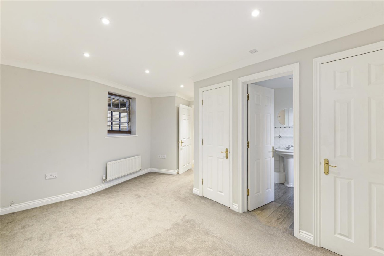 Winston Avenue, Kings Hill