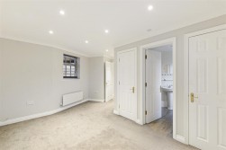 Winston Avenue, Kings Hill