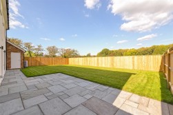 Barfield Gardens, Offham