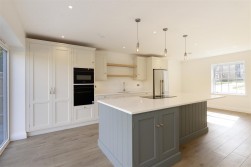 Barfield Gardens, Offham