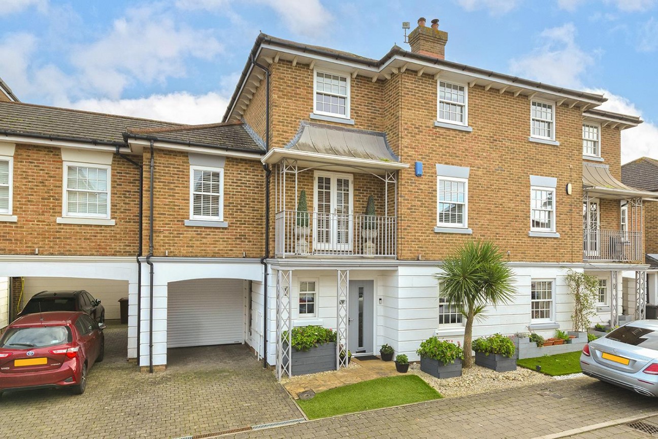 Greensleeves Way, Kings Hill, West Malling