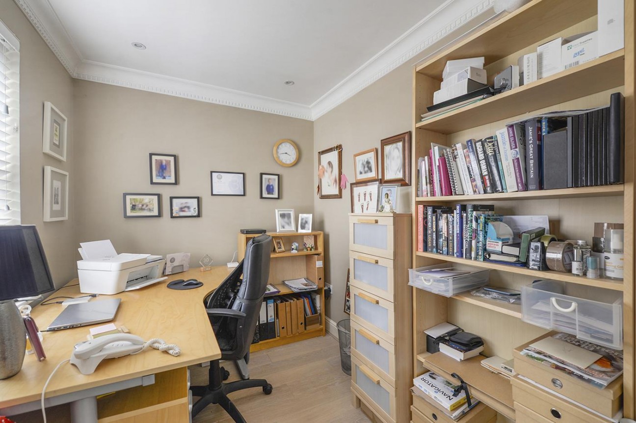 Greensleeves Way, Kings Hill, West Malling