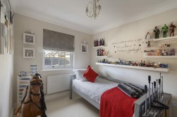 Greensleeves Way, Kings Hill, West Malling