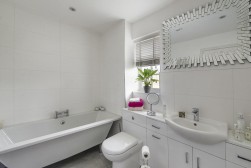 Greensleeves Way, Kings Hill, West Malling