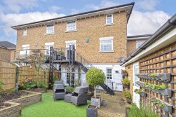 Greensleeves Way, Kings Hill, West Malling