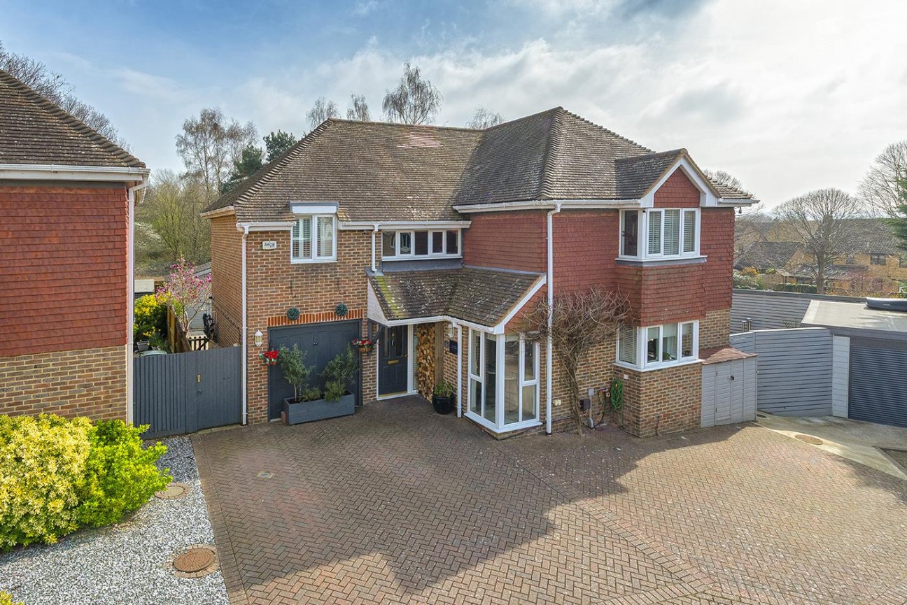 Avondale Court, Weavering