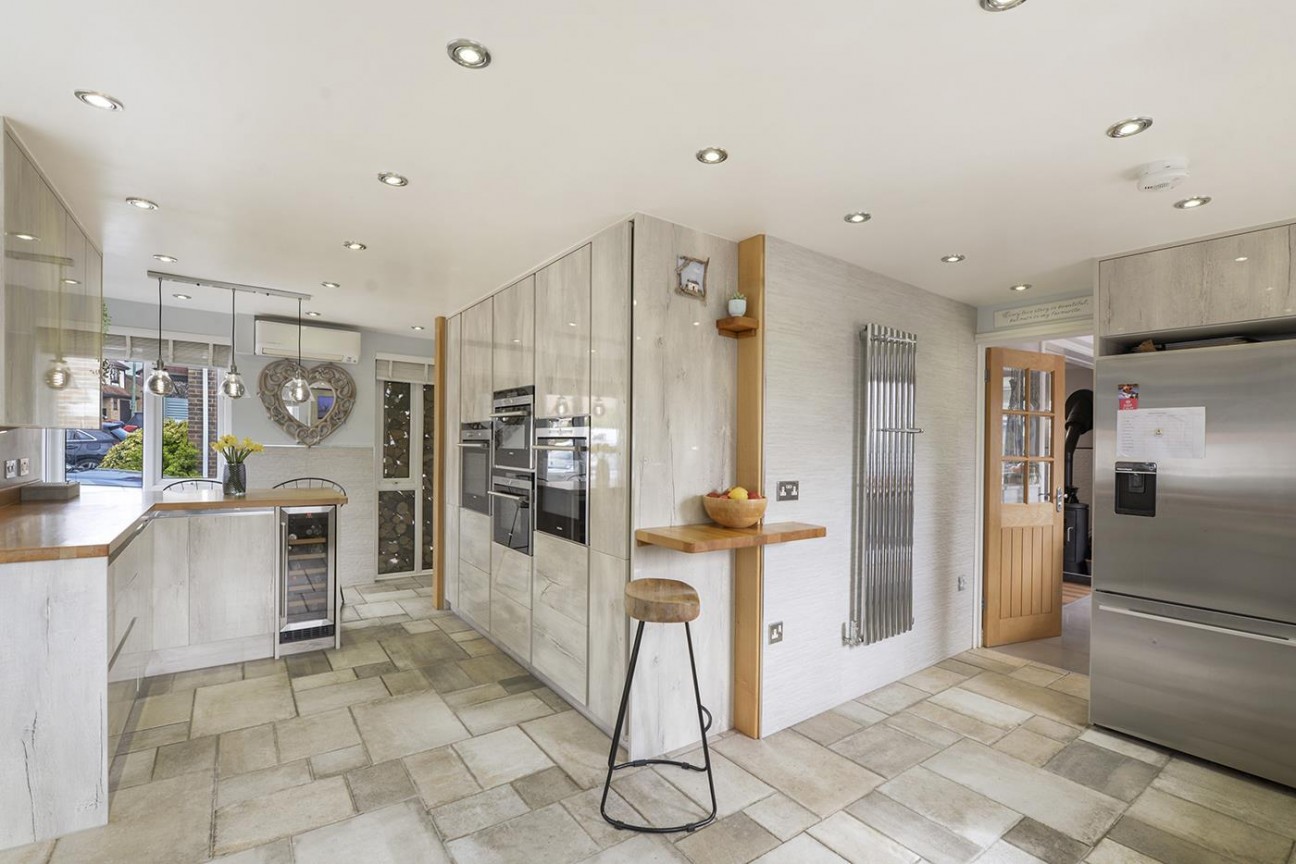 Avondale Court, Weavering