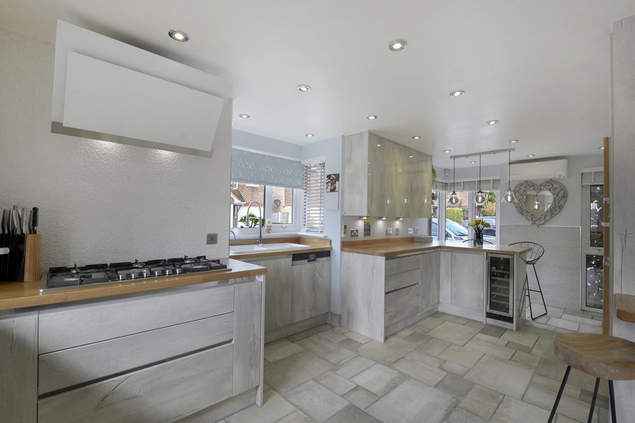 Avondale Court, Weavering