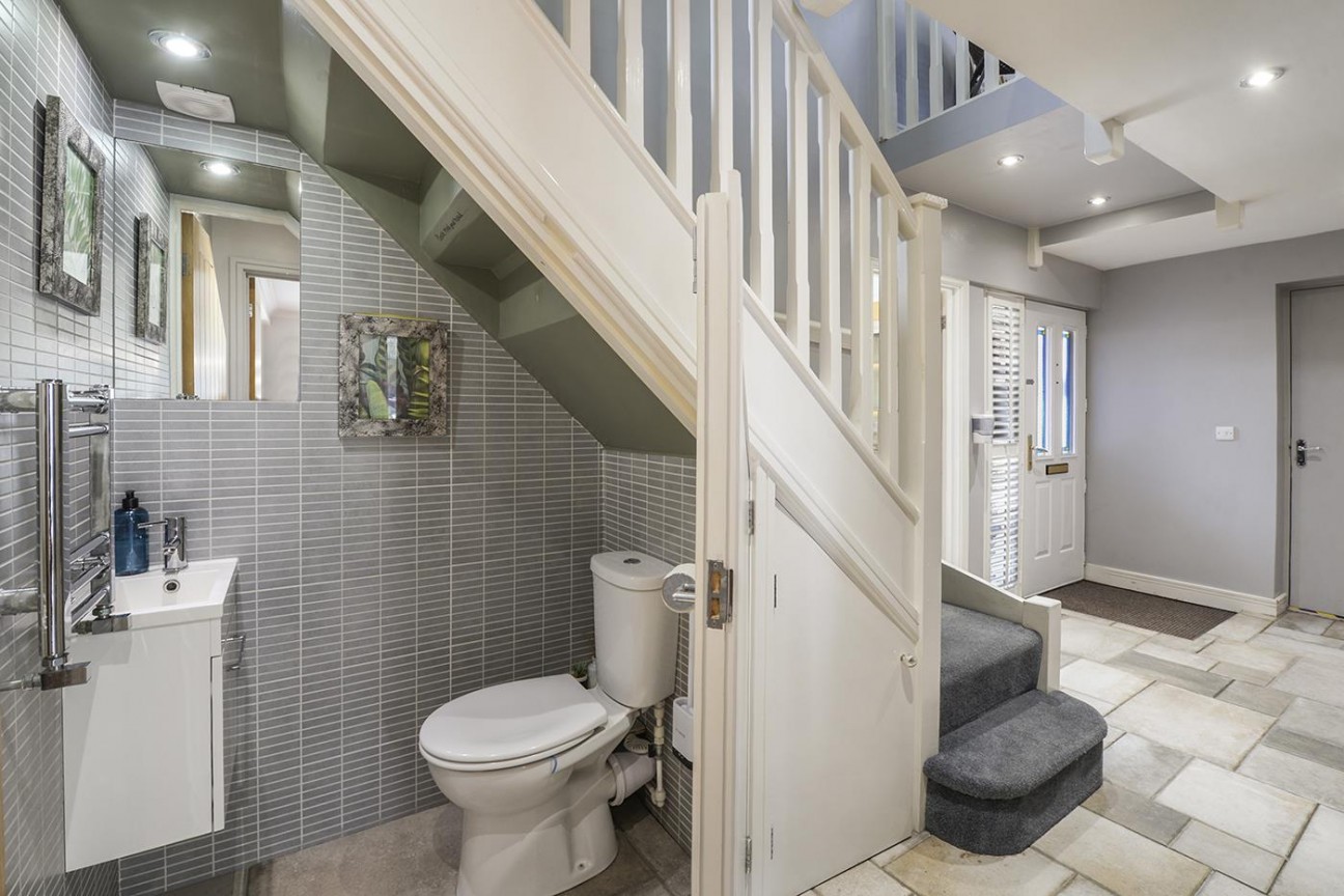 Avondale Court, Weavering