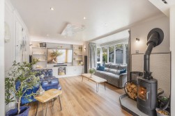 Avondale Court, Weavering