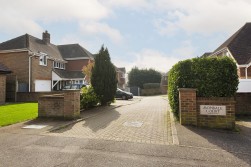 Avondale Court, Weavering