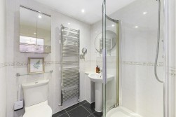 Avondale Court, Weavering