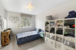 Avondale Court, Weavering