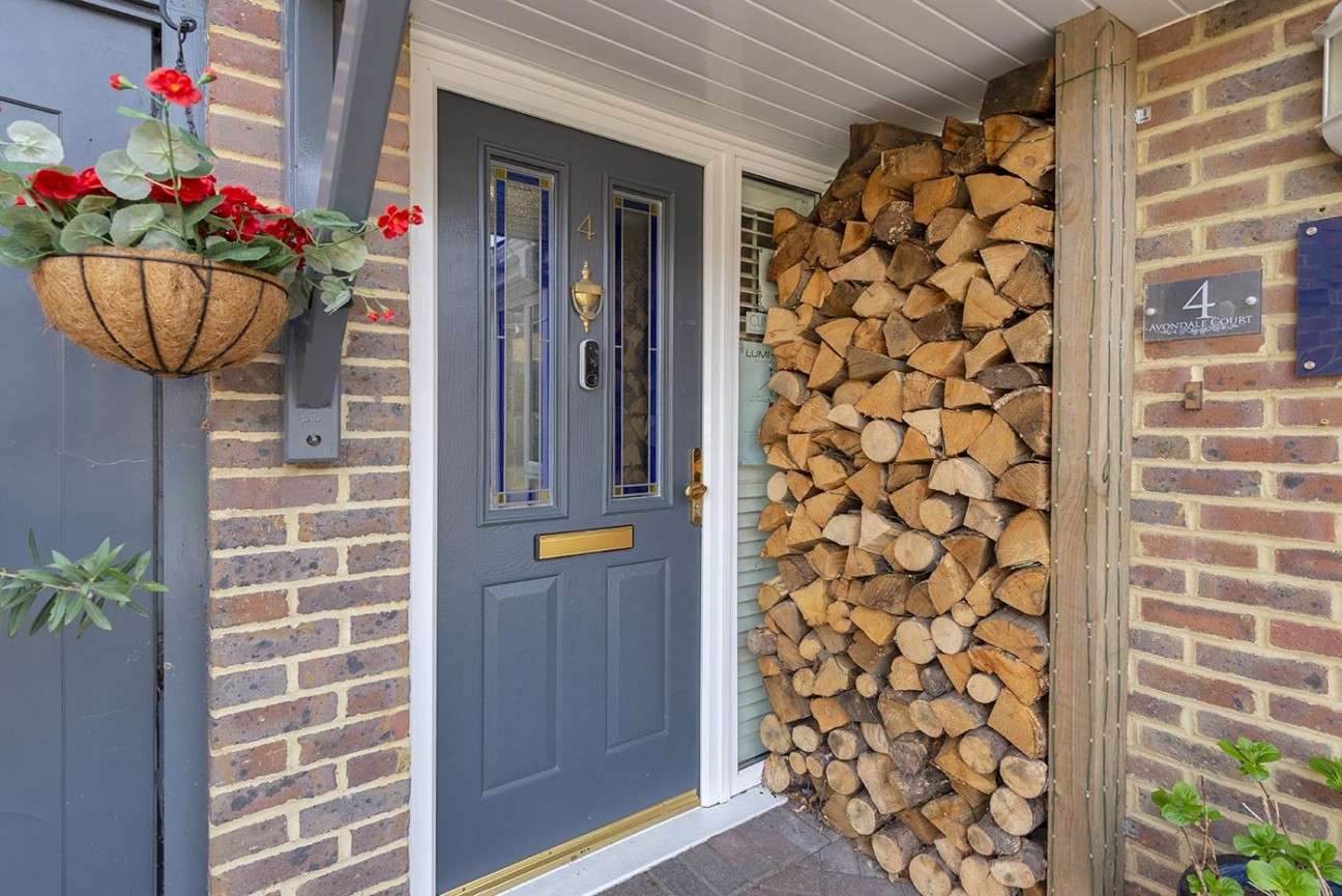 Avondale Court, Weavering